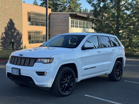 Used 2019 Jeep Grand Cherokee Altitude AWD/4WD image 1