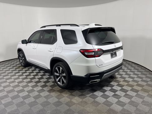 Used 2023 Honda Pilot Elite image 3