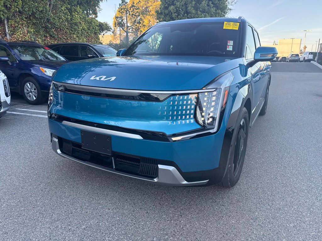 Used 2024 Kia EV9 Land AWD/4WD image 2