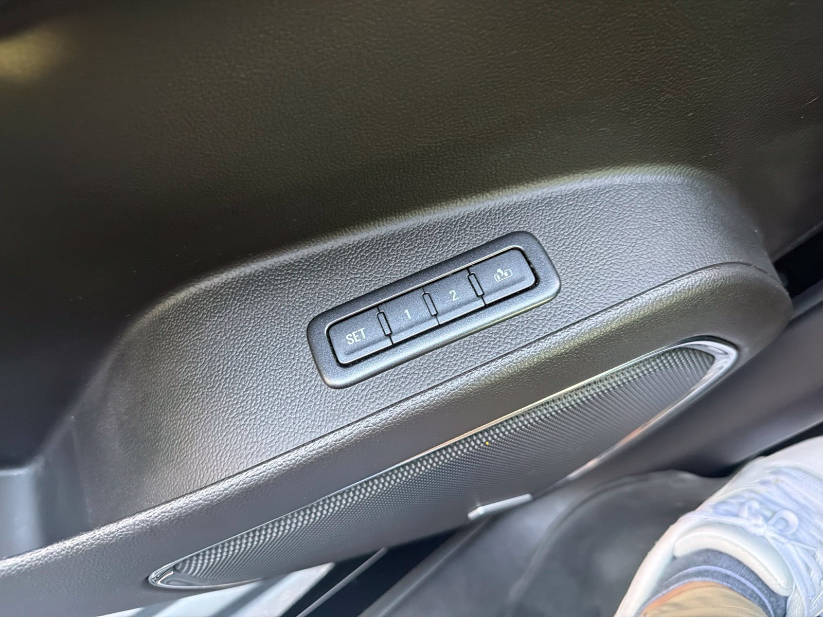 Used 2018 Chevrolet Suburban LT w/ Luxury Package AWD/4WD image 20