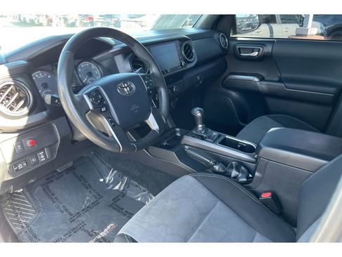 Used 2020 Toyota Tacoma TRD Sport image 10