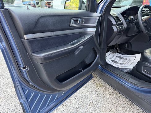 Used 2018 Ford Explorer XLT w/ Equipment Group 202A AWD/4WD image 11