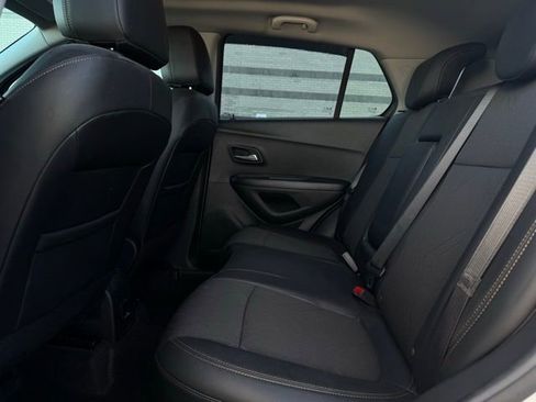 Used 2022 Chevrolet Trax LT w/ Driver Confidence Package image 17