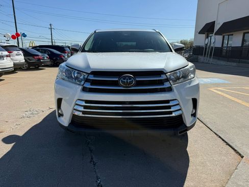 Used 2019 Toyota Highlander Limited Platinum image 4