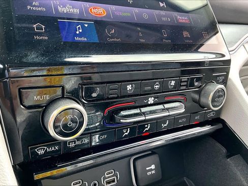 Used 2021 Jeep Grand Cherokee L Overland w/ Luxury Tech Group IV image 33