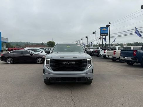 Used 2024 GMC Sierra 1500 Elevation AWD/4WD image 2