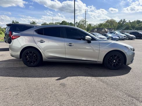 Used 2016 MAZDA MAZDA3 i Sport w/ Preferred Equipment Package FWD image 5