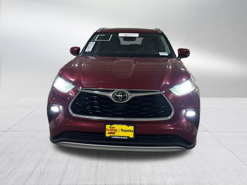 Certified 2020 Toyota Highlander Platinum image 2