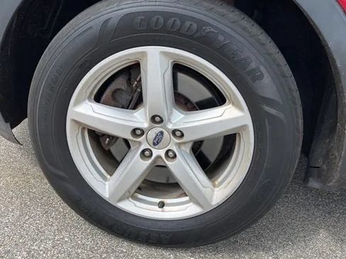Used 2017 Ford Explorer XLT w/ Equipment Group 202A AWD/4WD image 15