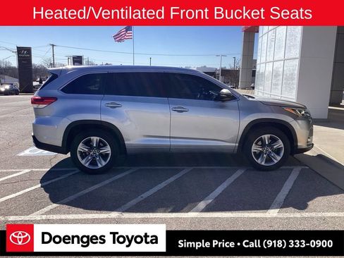 Used 2017 Toyota Highlander Limited image 9