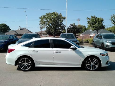 Used 2024 Honda Civic Touring image 5