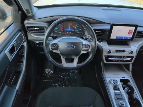 Used 2023 Ford Explorer XLT AWD/4WD image 29