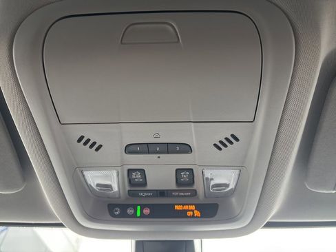 Certified 2023 GMC Acadia SLE w/ Driver Convenience Package image 37