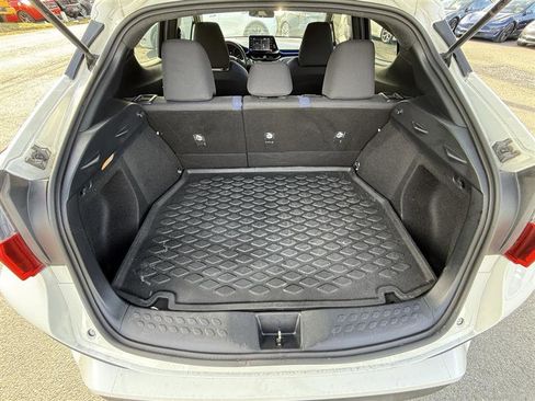 Used 2021 Toyota C-HR XLE image 18