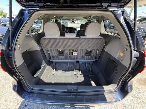 Used 2019 Toyota Sienna LE AWD/4WD image 23