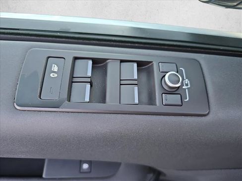 Used 2022 Land Rover Discovery S image 28