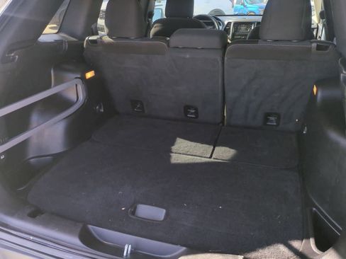 Used 2016 Jeep Cherokee Latitude w/ Cold Weather Group image 32