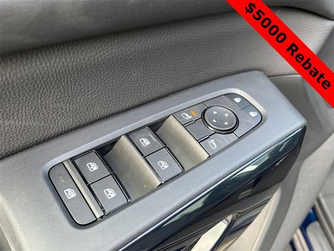 New 2025 Nissan Pathfinder SV w/ SV Premium Package image 9