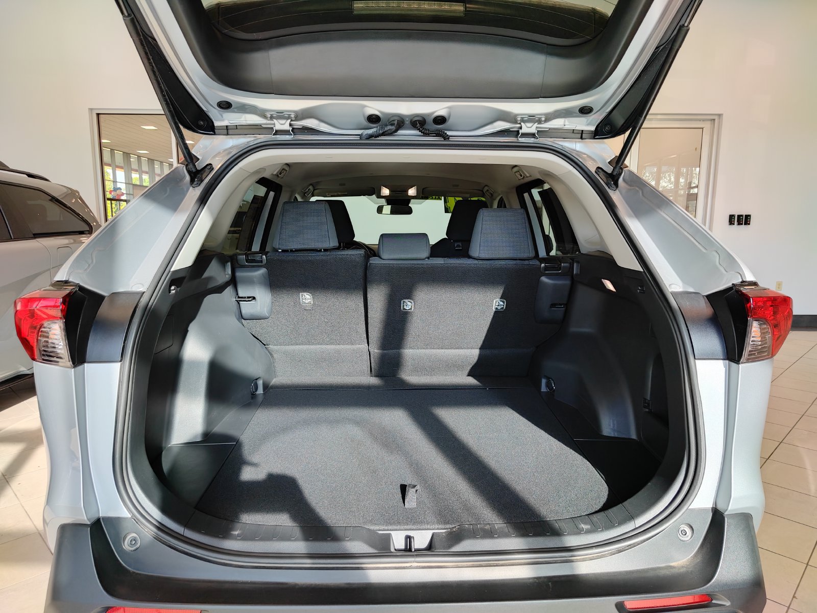 Used 2024 Toyota RAV4 LE AWD/4WD image 12