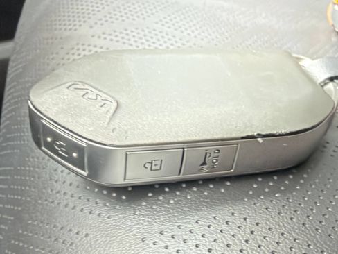 Used 2026 Kia Carnival FWD image 21