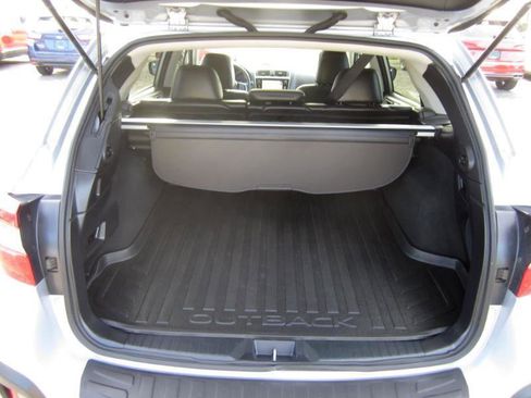 Used 2018 Subaru Outback 2.5i Limited AWD/4WD image 37