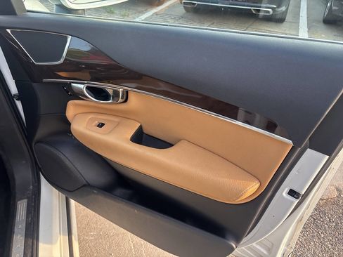 Used 2016 Volvo XC90 T6 Momentum image 16