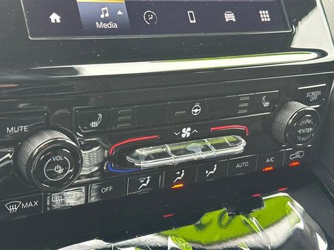 New 2025 Jeep Grand Cherokee L Laredo w/ Luxury Tech Group I image 20