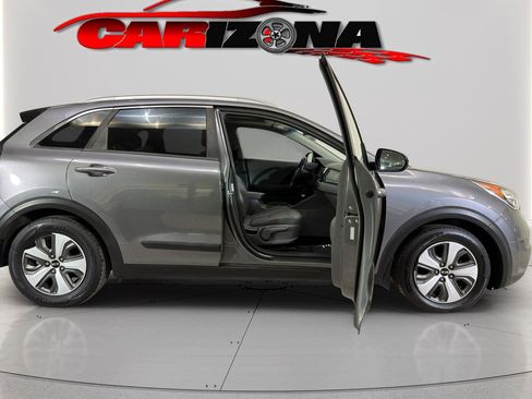Used 2017 Kia Niro EX FWD image 14
