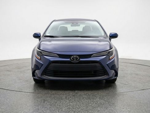 Used 2025 Toyota Corolla LE FWD image 2