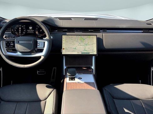 Used 2025 Land Rover Range Rover Long Wheelbase SE AWD/4WD image 6