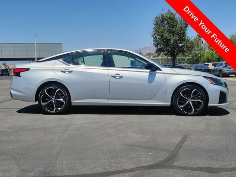 Used 2023 Nissan Altima 2.5 SR FWD image 33