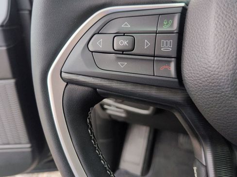 New 2025 Jeep Grand Cherokee Altitude image 16