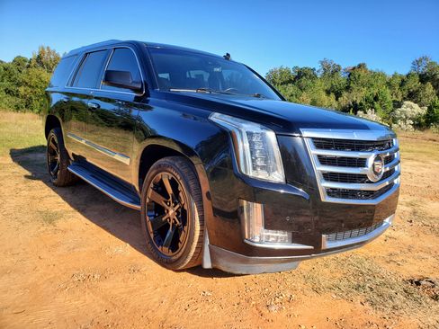 Used 2015 Cadillac Escalade Luxury image 12
