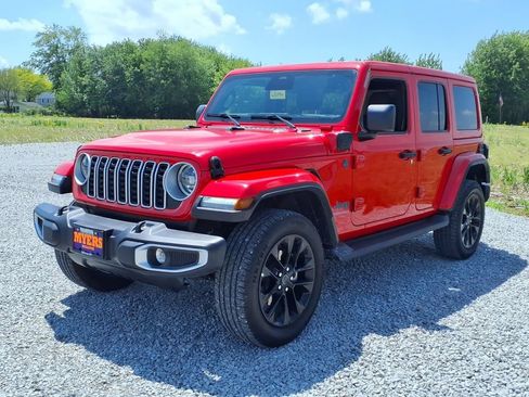 Used 2025 Jeep Wrangler Unlimited Sahara AWD/4WD image 12
