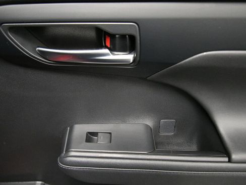 Certified 2021 Toyota Highlander XLE image 29