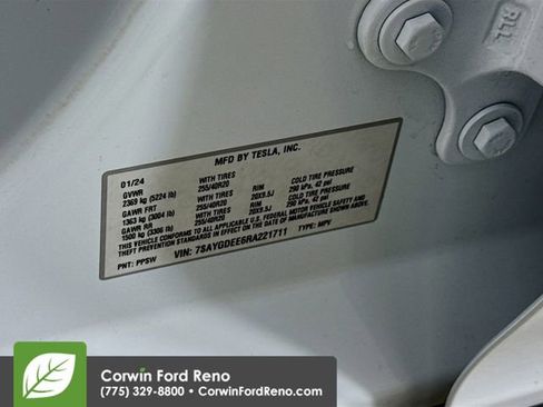 Used 2024 Tesla Model Y Long Range AWD/4WD image 31
