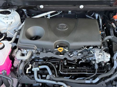 Certified 2025 Toyota RAV4 XLE image 32