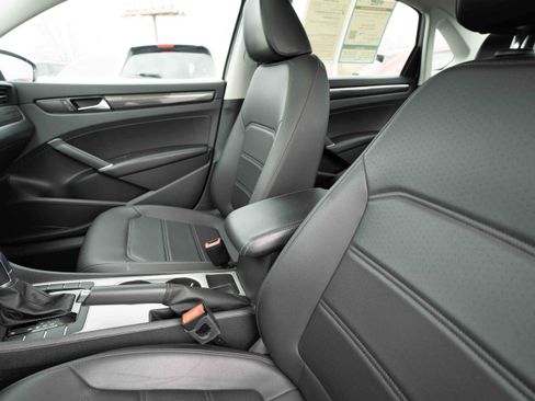 Used 2020 Volkswagen Passat 2.0T R-Line image 10