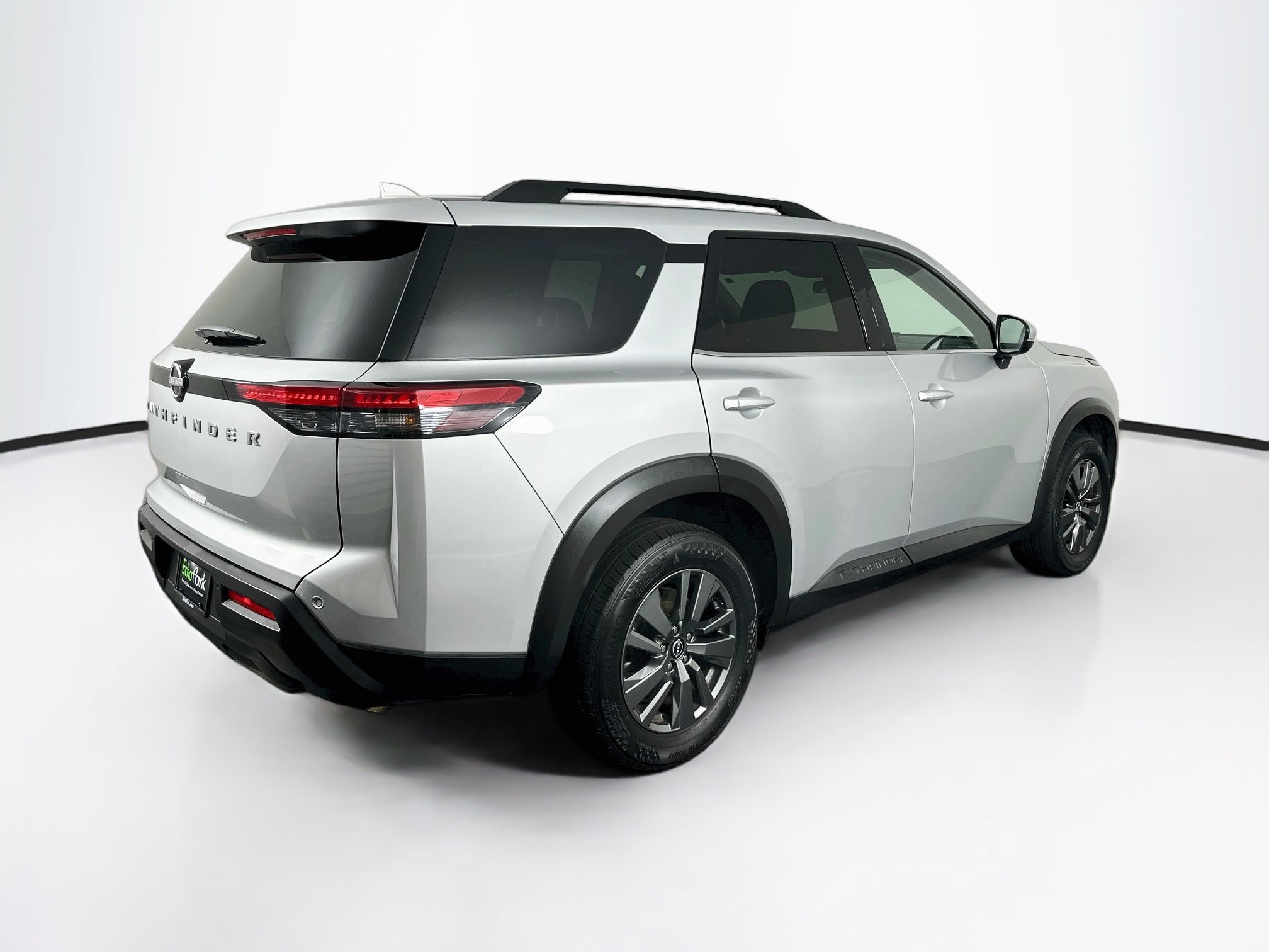 Used 2025 Nissan Pathfinder SV FWD image 9