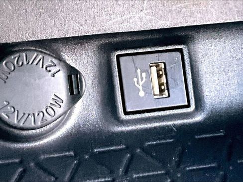 Used 2025 Toyota RAV4 XLE image 32