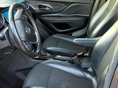 Used 2021 Buick Encore Preferred AWD/4WD image 8
