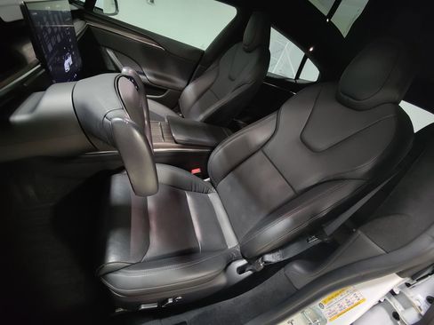 Used 2022 Tesla Model S image 29