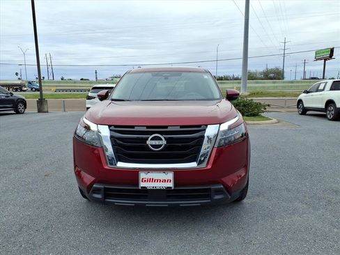 Used 2024 Nissan Pathfinder SV image 3
