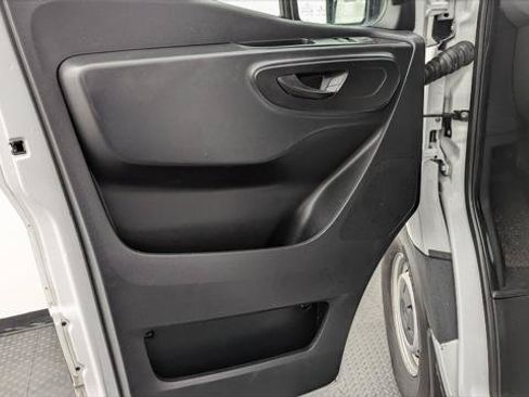 Used 2022 Mercedes-Benz Sprinter 2500 image 13