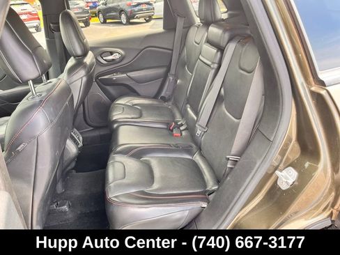 Used 2016 Jeep Cherokee Trailhawk w/ Comfort/Convenience Group AWD/4WD image 9