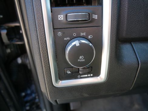 Used 2017 RAM 1500 Limited AWD/4WD image 22