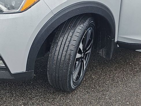 Used 2020 Nissan Kicks SR w/ SR Premium Package image 32