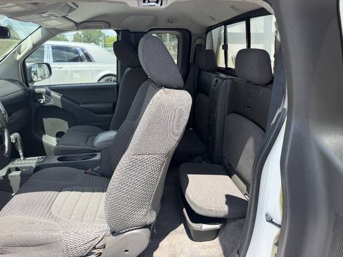 Used 2018 Nissan Frontier SV RWD image 10
