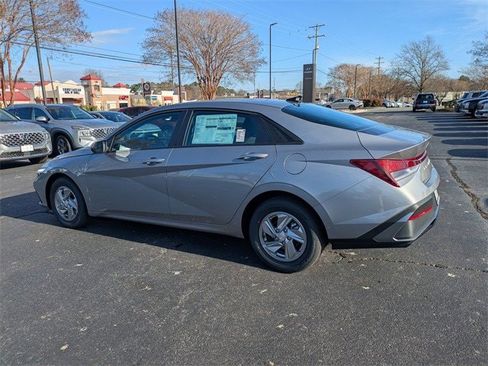 New 2026 Hyundai Elantra SE image 6