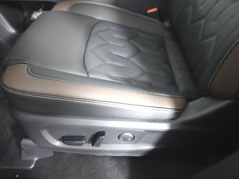 New 2026 Nissan Pathfinder Platinum image 17